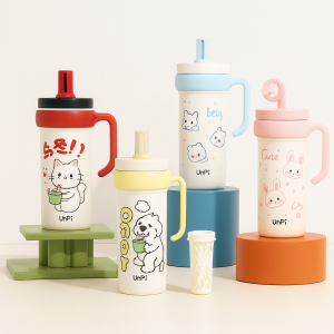 Kids Cartoon Handle Straw Bottle â€“ 700ml